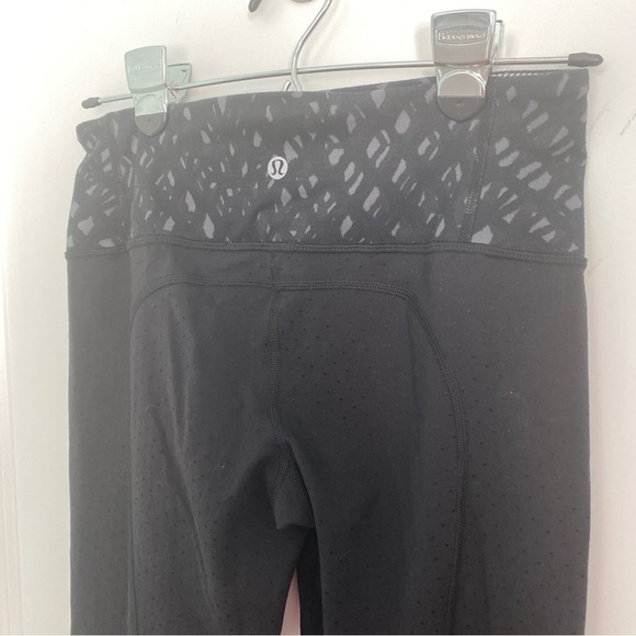 Lululemon Gather & Crow Crop II Black Leggings in Sz 4 - Picture 9 of 13